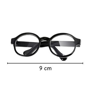 Black eyeglasses with a measurement label indicating 9 cm on a white background